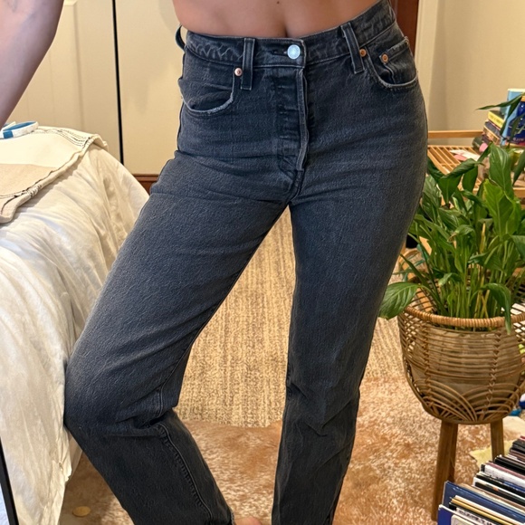 Black Levi’s Rib Cage Straight - Picture 3 of 6